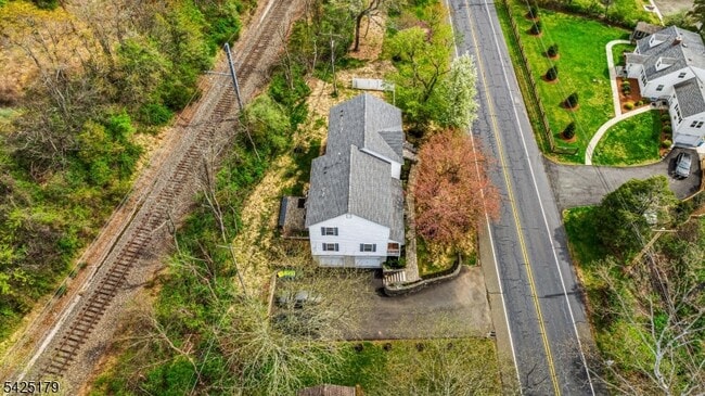 Building Photo - 112 Peapack Rd