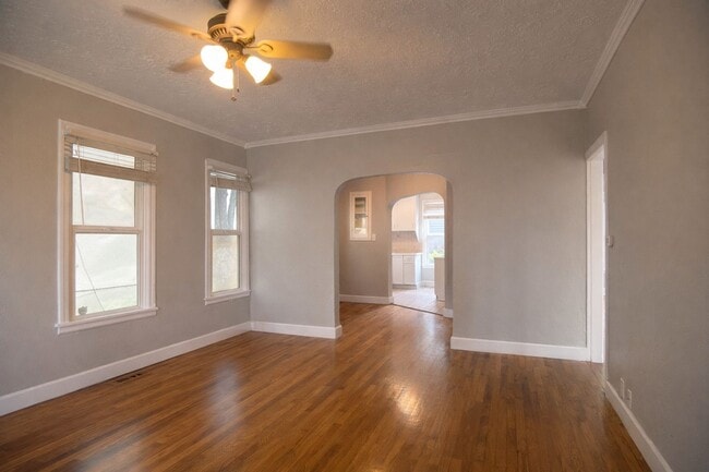 Building Photo - 309 W McLoughlin Blvd