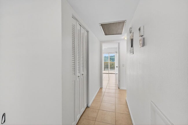Building Photo - 2024 Hythe B