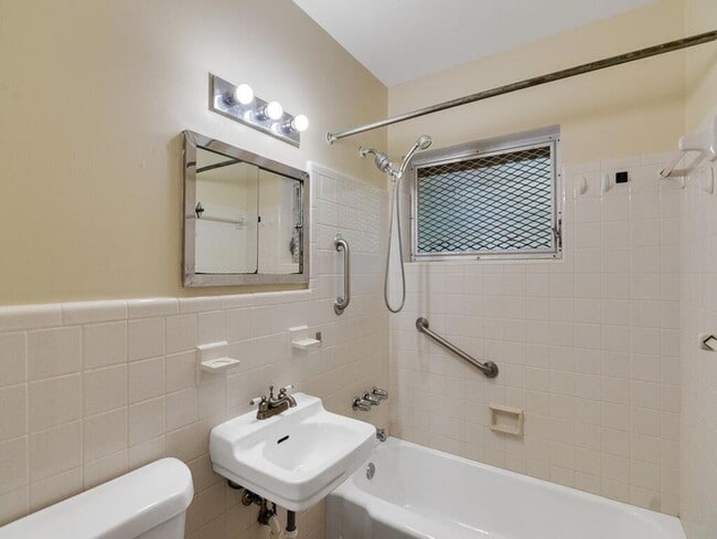 Building Photo - 7502 Pacific Ave