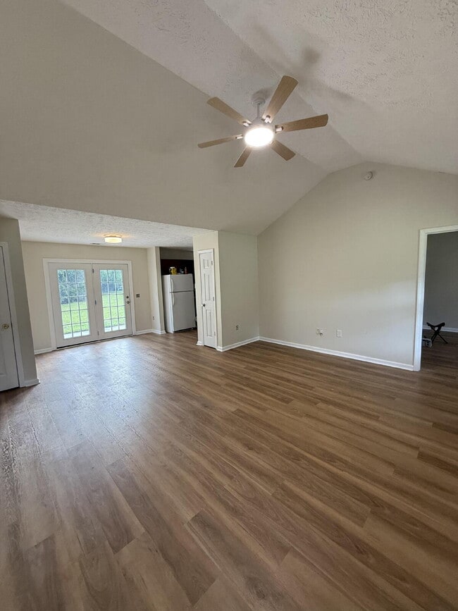 Building Photo - Charming 3-Bedroom Bloomingdale Retreat on over 1 acre!