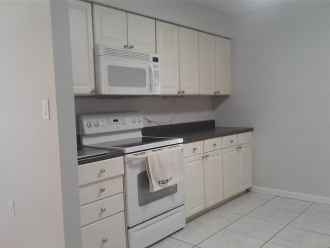 Building Photo - 9006 Richwood Ln