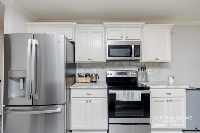 Building Photo - 214 Creek Ridge Dr