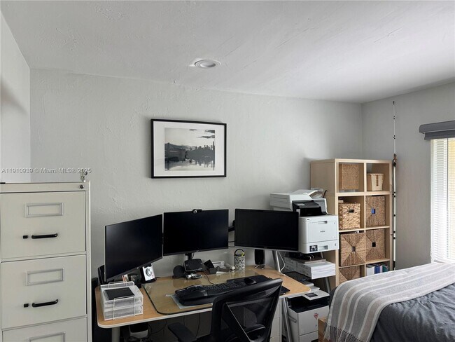 Building Photo - 14036 SW 90th Ave