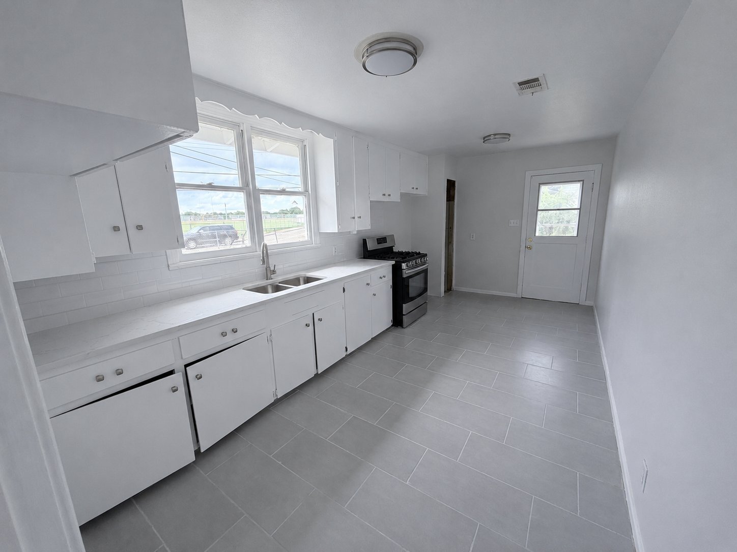 Building Photo - 1410 Ray Dr