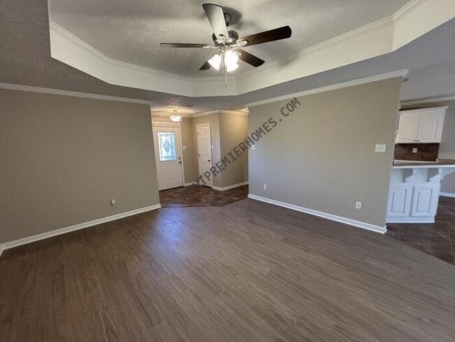 Building Photo - 2805 Southfork Dr