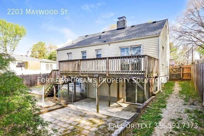 Building Photo - 2203 Maywood St