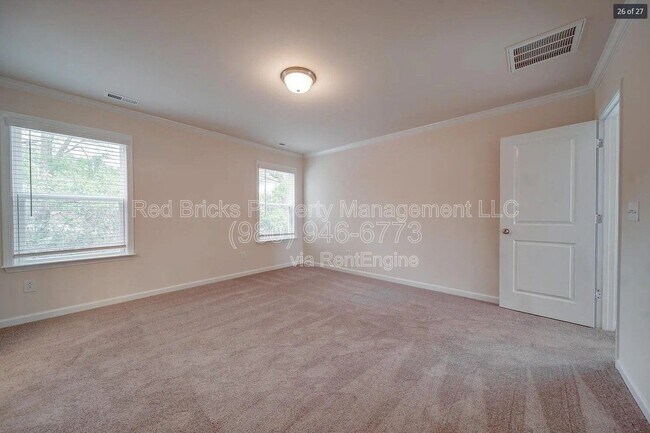 Building Photo - 7015 Thornrose Dr