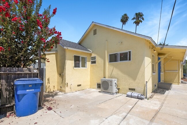 Building Photo - 5327 6th Ave