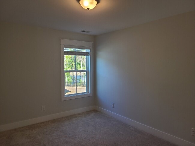 Building Photo - Four Bedroom Home on the North End of Hilton Head Island!