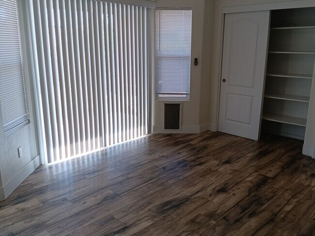Building Photo - 3 Bedroom, 3 Bathroom Home! Schedule a Showing Today!