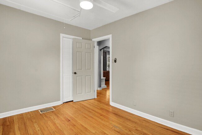 Building Photo - 233 W Westfield Blvd