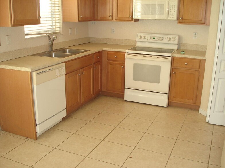 Building Photo - 5012 Starblaze Dr