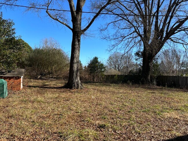 Building Photo - 1827 McLean Rd