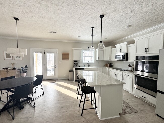 Building Photo - 958 Alton Dr