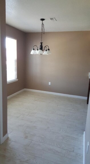 Building Photo - 943 Valley Rd