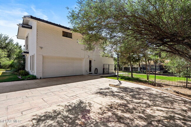 Building Photo - 5109 Memory Dr