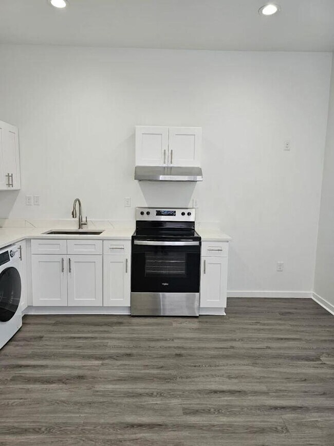 Building Photo - 214 S Park St