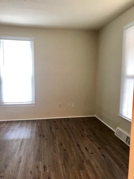 living room - 117 Perrin St