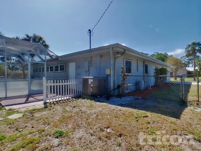 Building Photo - 2505 Wood St