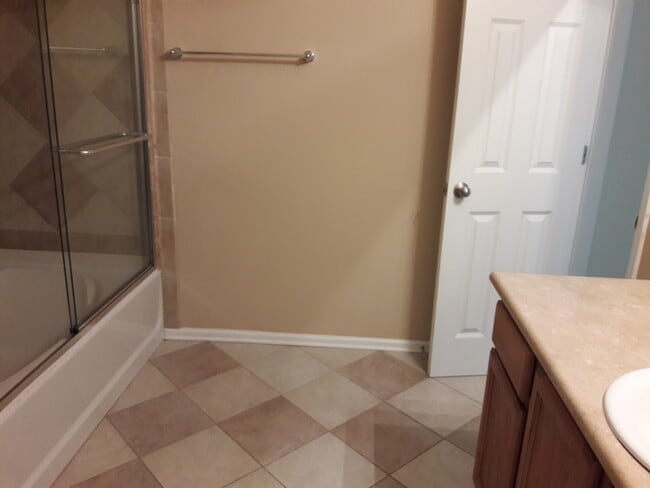 Building Photo - Lake Shore Subdivision-Port Wentworth