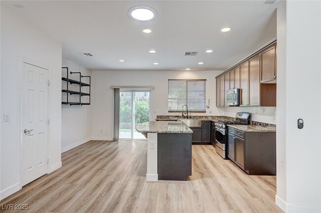 Building Photo - 10705 Mentesana Ave