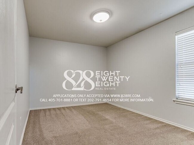 Building Photo - Lovely 3 Bed/2 Bath/2 Car Garage Single Fa...