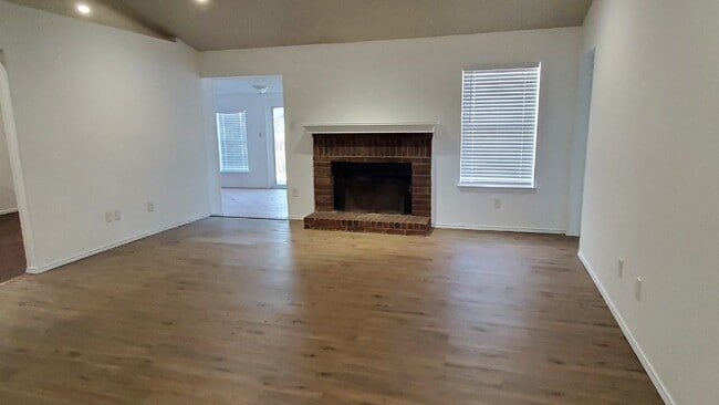 Building Photo - Ready to call home