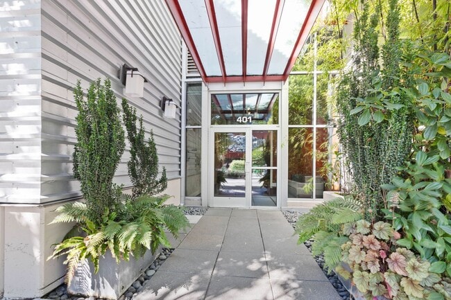 Building Photo - Modern Air Conditioned South Lake Union Loft