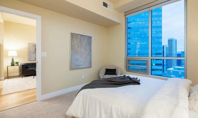 Building Photo - 2001 Lincoln St