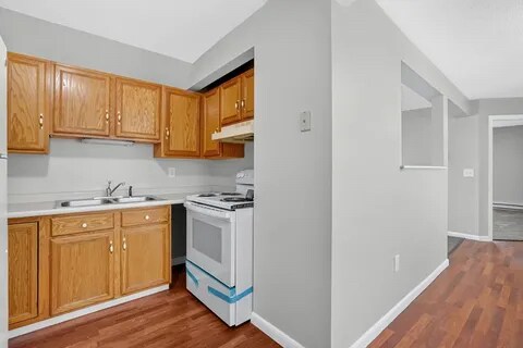 Building Photo - 528 Broadway St