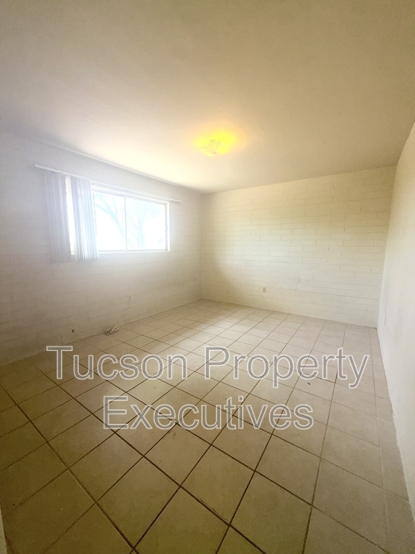 Building Photo - 8922 S Nogales Hwy
