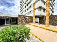 Building Photo - Salt Lake Condo with assigned parking and A/C