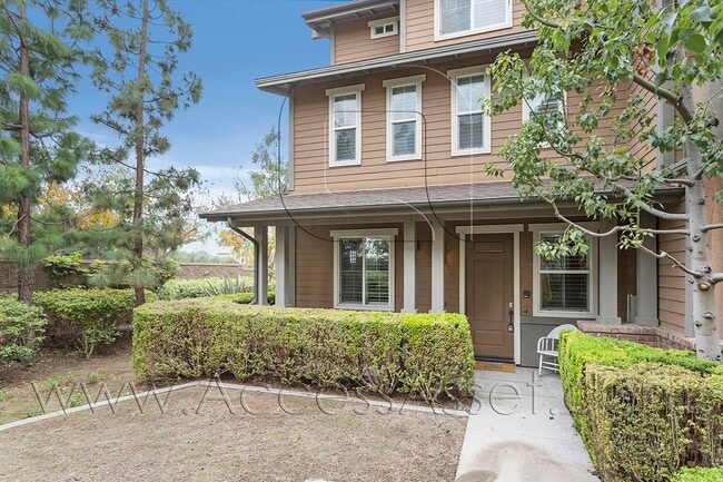 Building Photo - Beautiful 3 Bed/3.5 Bath Condo In Tustin!