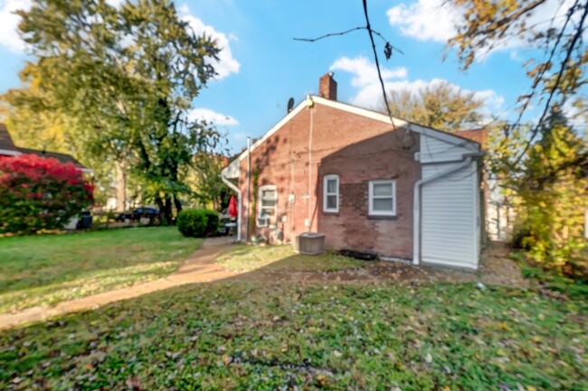 Building Photo - 7315 Vermont Ave