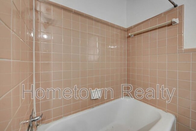 Building Photo - 821 NE 81st St