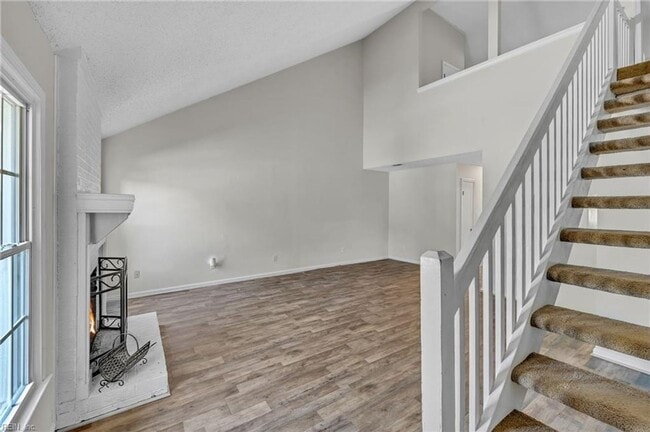 Building Photo - Beach-Close Living on a Peaceful Cul-de-Sac