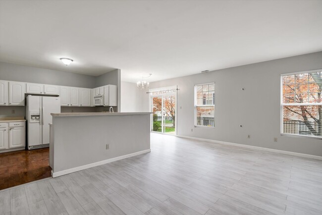 Building Photo - Spacious 2-Bedroom Townhome in St. Charles...