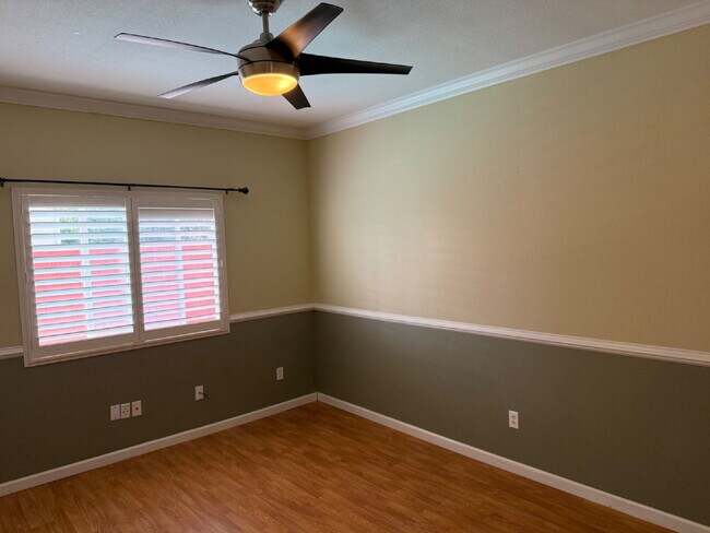 Building Photo - Gorgeous 5 Bedroom, 3 Bathroom Home With a Pool in perfect Tracy Location