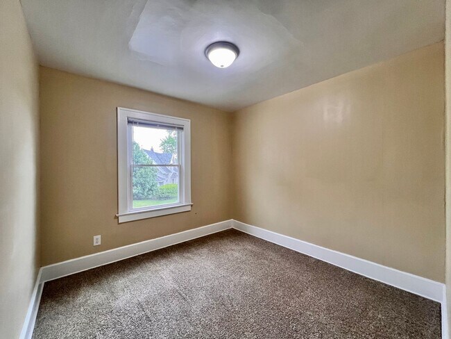 Building Photo - 3 Bedroom House - East Toledo