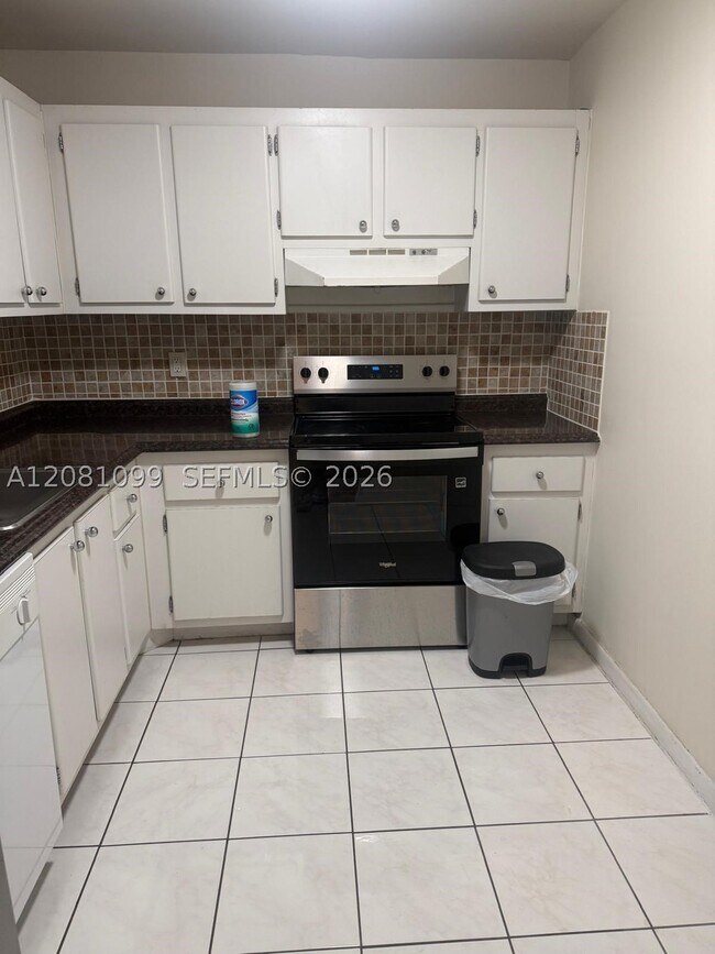 Building Photo - 1300 NE Miami Gardens Dr