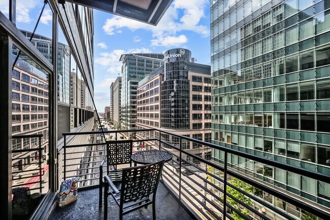 Building Photo - 130 S Canal St