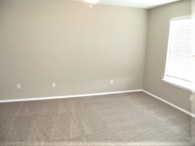 Building Photo - 1411 Plateau Dr