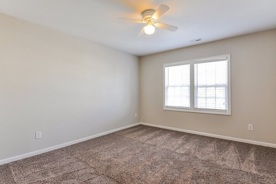 Building Photo - 3879 Pin Oak Rd