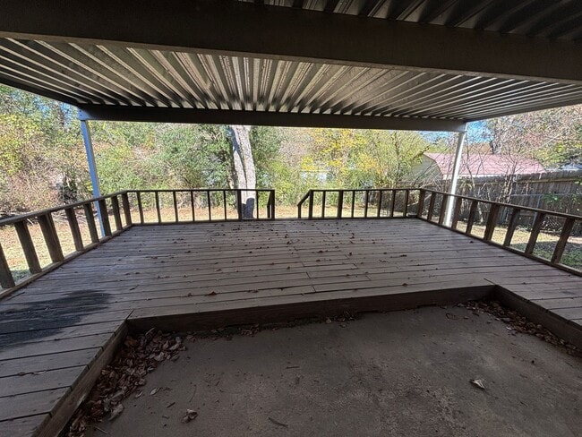 Building Photo - COZY AND SPACIOUS BRICK HOME NEAR PINES ROAD IN SHREVEPORT.