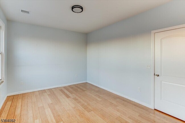 Building Photo - 15 Fessenden Pl