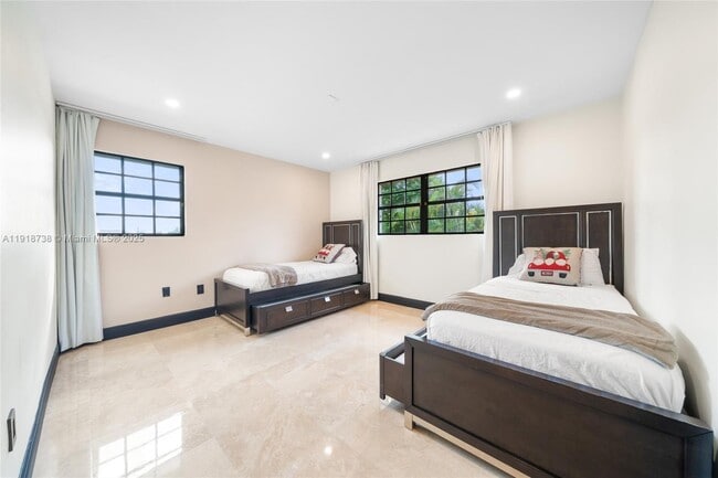 Building Photo - 5424 SW 154th Pl