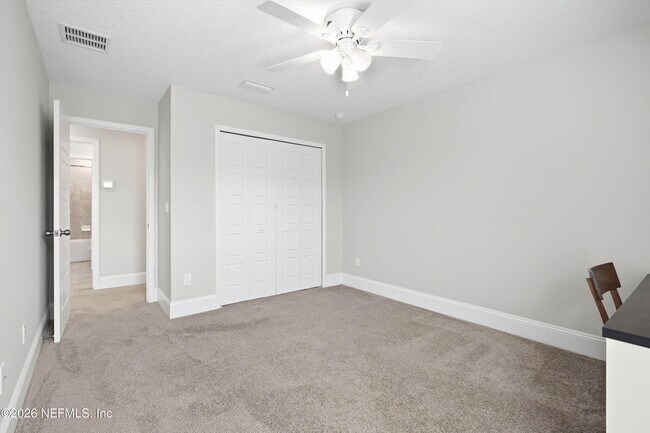 Building Photo - 80 Lazy Crest Dr