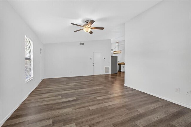 Building Photo - 5058 Canal Cir E