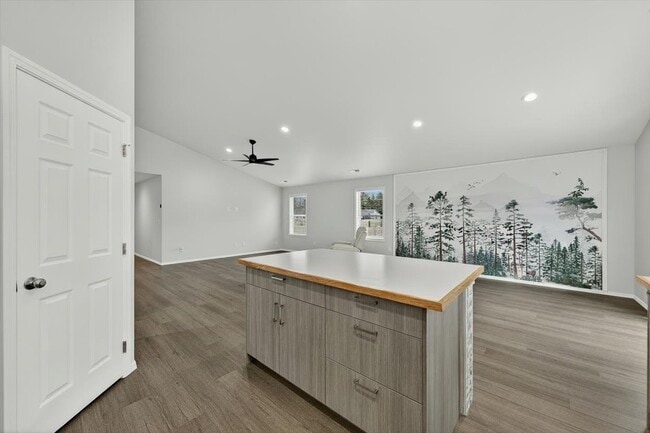 Building Photo - 878 W Jasper St